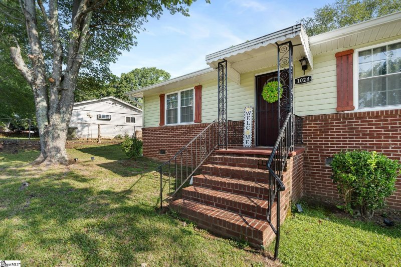 1024 N FRANKLIN Road