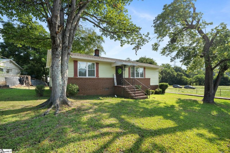 Property image 3 at 1024 N FRANKLIN Road, Greenville, SC 29617