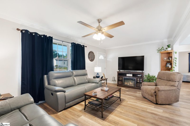 Property image 5 at 1024 N FRANKLIN Road, Greenville, SC 29617