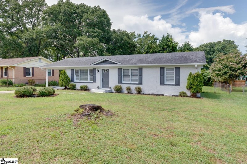 Property image 2 at 104 Leafwood Drive, Taylors, SC 29687