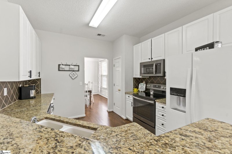 Property image 2 at 7 Stream Run Court, Greenville, SC 29617