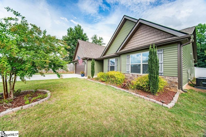 Property image 2 at 5 Caulfield Court, Fountain Inn, SC 29644