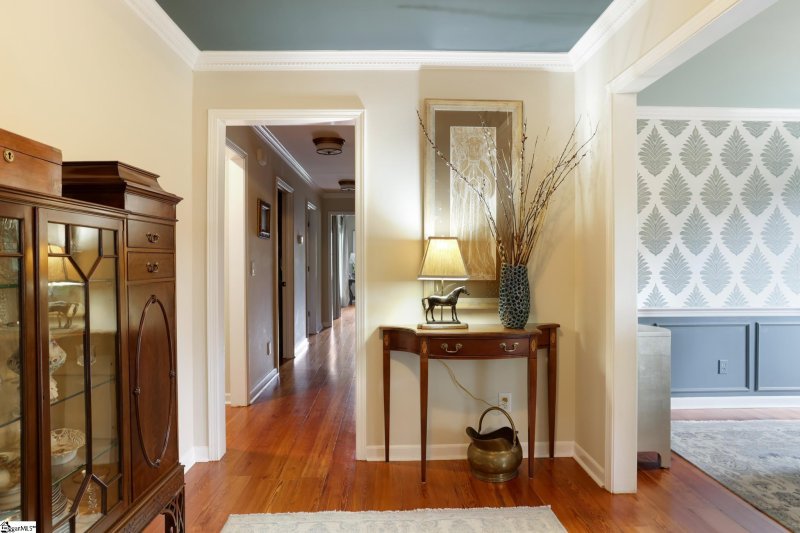 Property image 4 at 130 Knollwood Lane, Greenville, SC 29607