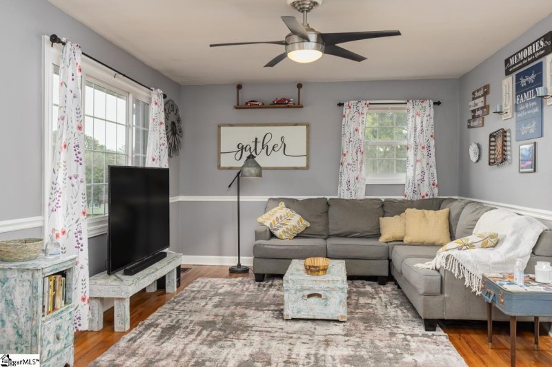 Property image 2 at 9 EL PASO Drive, Greenville, SC 29617