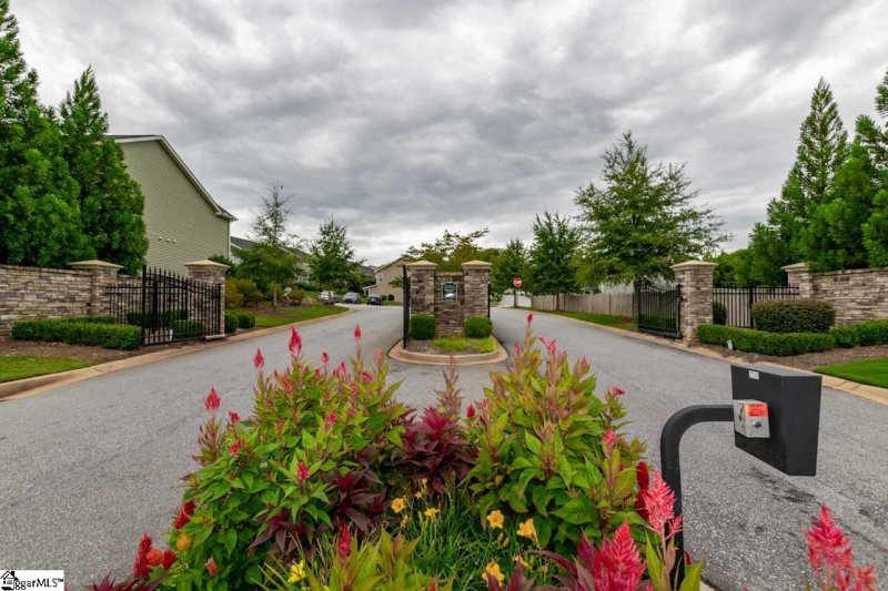 Property image 2 at 806 Stonebriar Street, Simpsonville, SC 29681