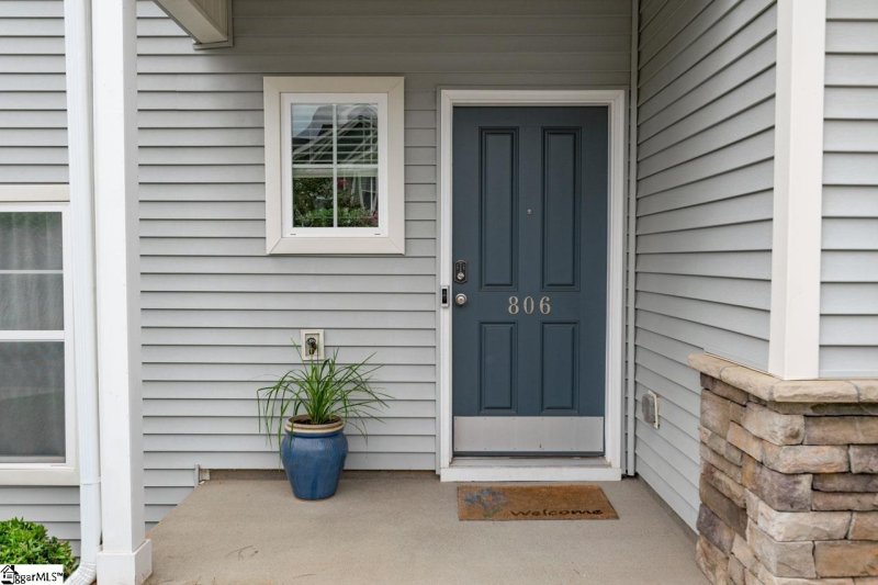 Property image 3 at 806 Stonebriar Street, Simpsonville, SC 29681