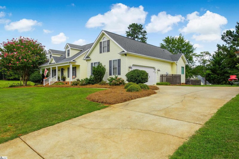 Property image 2 at 1 Pearle Brook Lane, Taylors, SC 29687