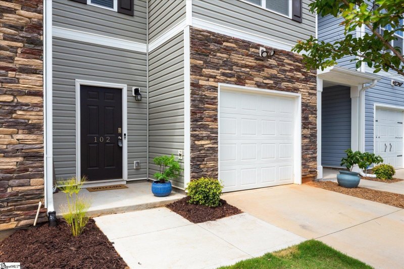 Property image 2 at 102 Southridge Court, Easley, SC 29642