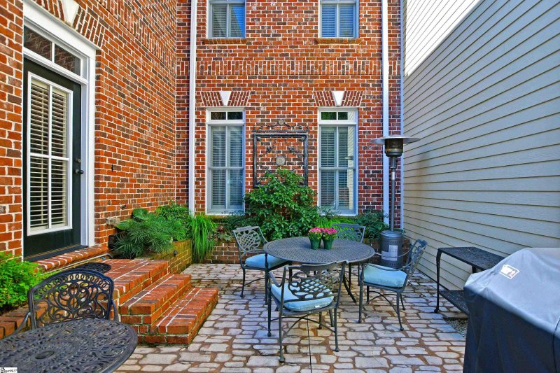 Property image 4 at 17 Rivoli Lane, Greenville, SC 29615