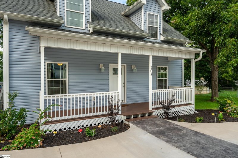 Property image 3 at 308 Barton Street, Easley, SC 29640