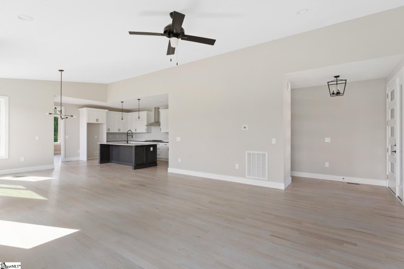 Property image 3 at 11 Village Crest Drive, Greenville, SC 29607