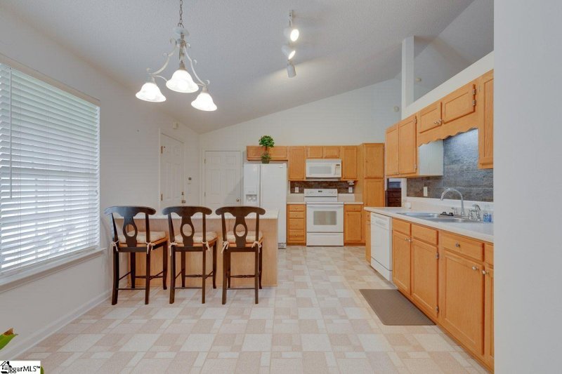 Property image 3 at 422 Lily Pond Lane, Taylors, SC 29687