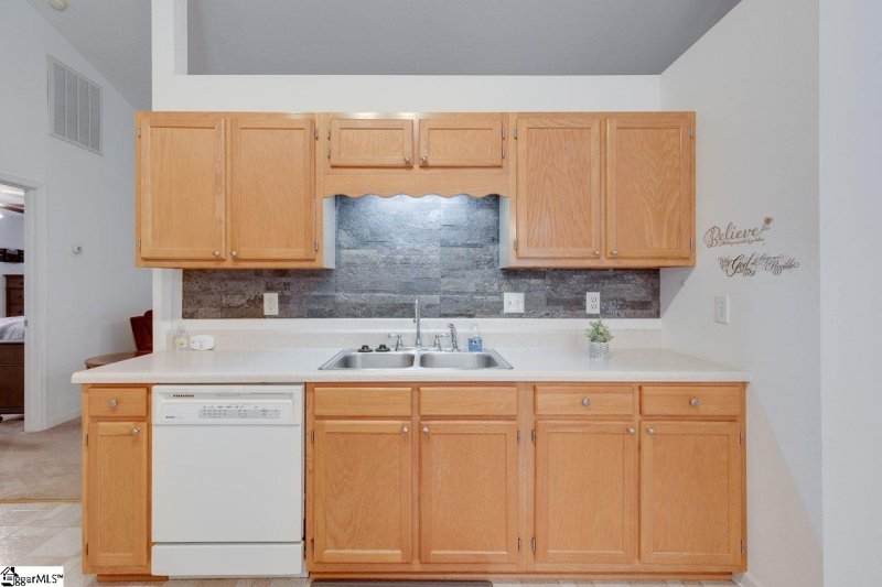 Property image 5 at 422 Lily Pond Lane, Taylors, SC 29687