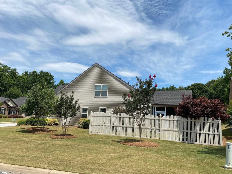 Property image 2 at 2 Jillian Lee Court, Simpsonville, SC 29681