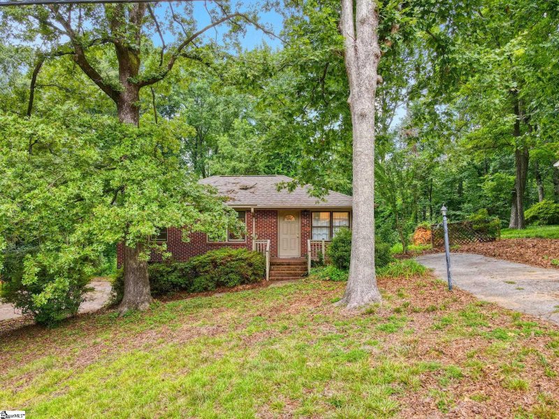 Property image 2 at 6 Woodburn Drive, Taylors, SC 29687