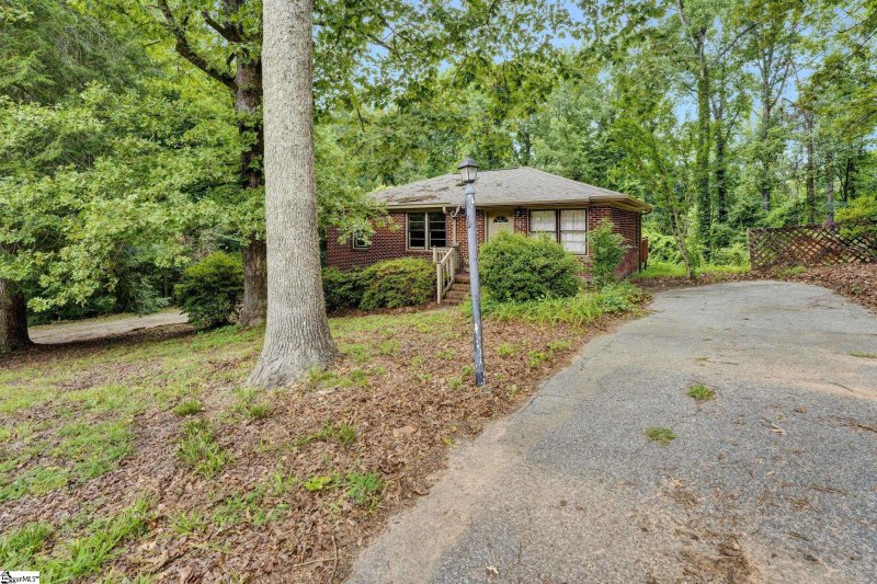 Property image 3 at 6 Woodburn Drive, Taylors, SC 29687