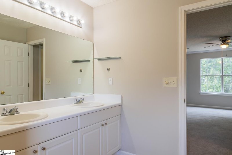 Property image 4 at 9 Michell Drive, Taylors, SC 29687