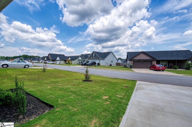 Property image 3 at 256 Lockeland Park Drive, Simpsonville, SC 29681