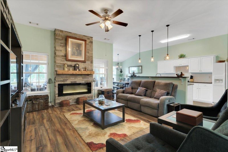 Property image 3 at 202 Ridgebrook Way, Greenville, SC 29605