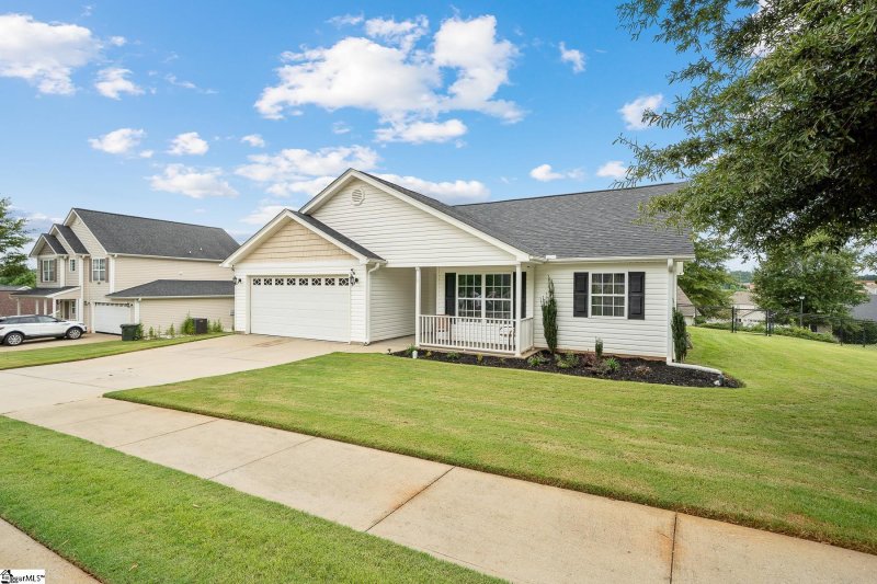 Property image 3 at 19 Jessica Way, Greer, SC 29651