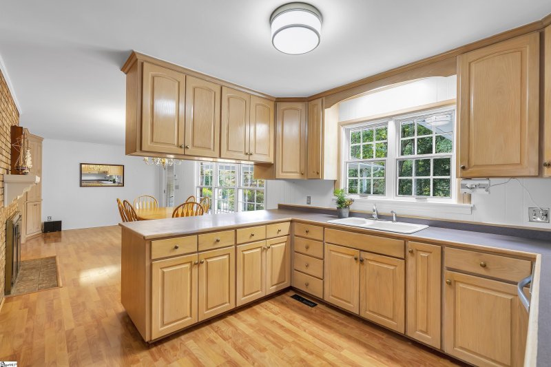 Property image 5 at 8 Rockmont Road, Greenville, SC 29615