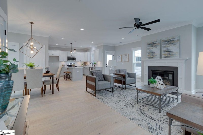 Property image 3 at 9 Logan Knoll Lane, Greenville, SC 29607