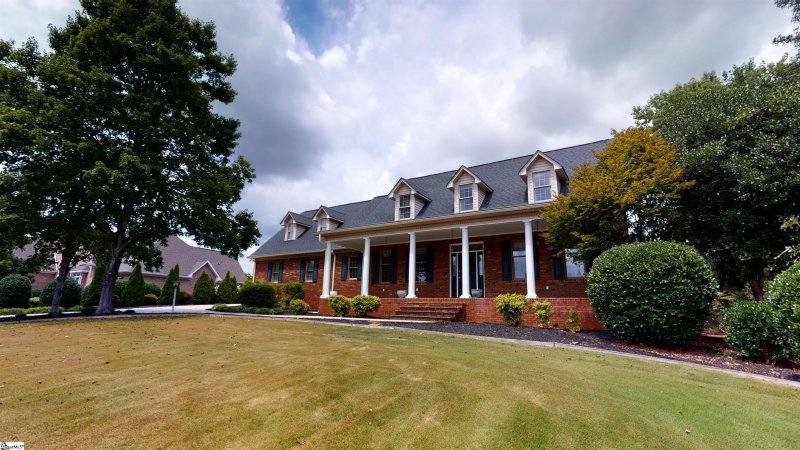 Property image 2 at 1711 Cross Creek Drive, Seneca, SC 29678