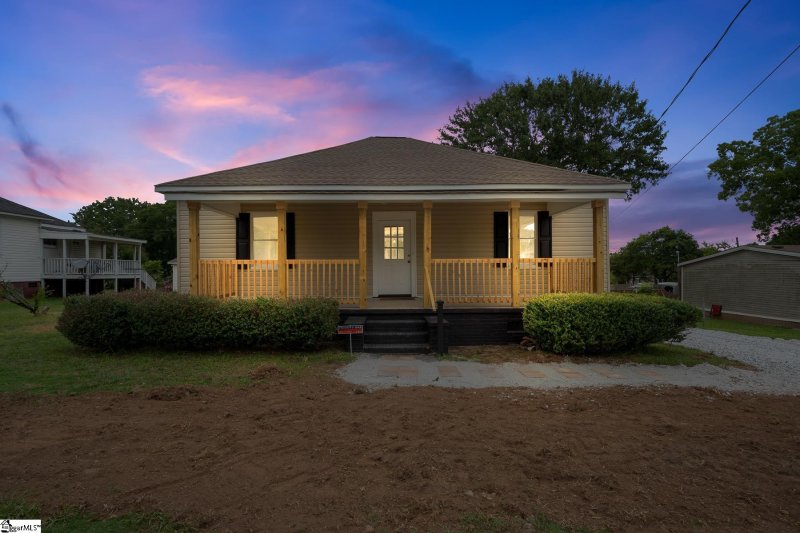 Property image 2 at 9 Elmwood Avenue, Greenville, SC 29611