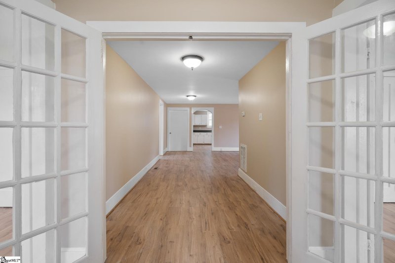 Property image 3 at 9 Elmwood Avenue, Greenville, SC 29611