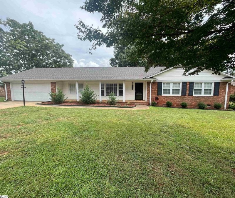 Property image 2 at 215 Edgewood Drive, Mauldin, SC 29662