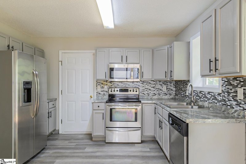 Property image 2 at 128 Bonnie Woods Drive, Greenville, SC 29605