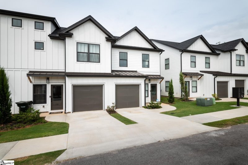 Property image 2 at 130 Park Avenue, Greer, SC 29651