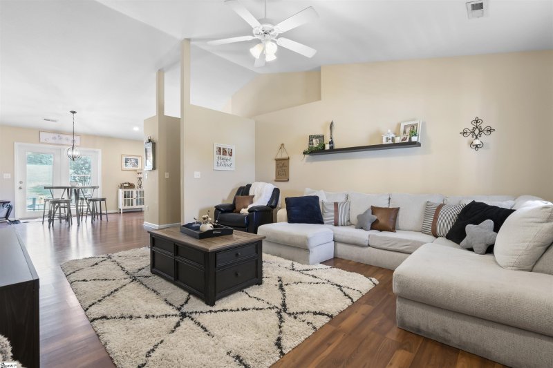 Property image 3 at 113 Glastonbury Drive, Greer, SC 29651