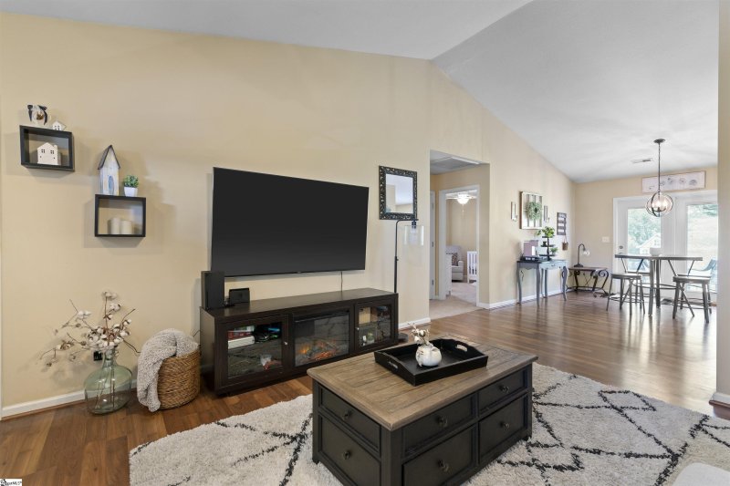 Property image 4 at 113 Glastonbury Drive, Greer, SC 29651