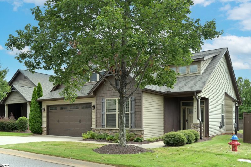 Property image 2 of 205 Ashler Drive in Greystone Cottages, Greer, SC 29650