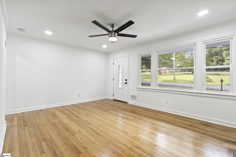 Property image 2 at 601 S D Street, Easley, SC 29640