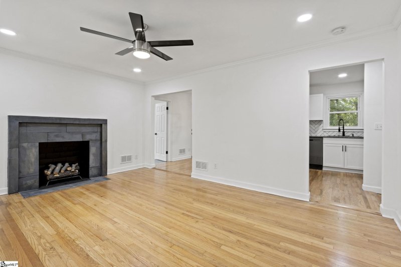 Property image 3 at 601 S D Street, Easley, SC 29640