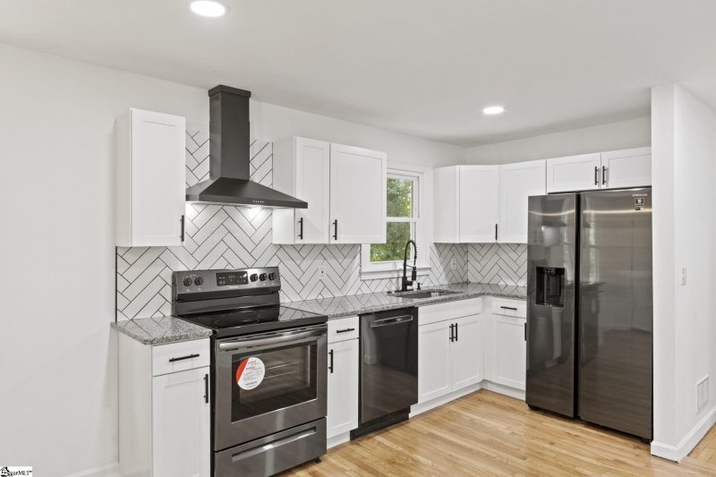 Property image 4 at 601 S D Street, Easley, SC 29640