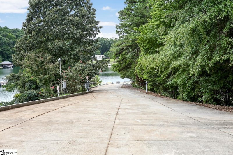 Property image 5 at 0 W Waters Edge Lane, West Union, SC 29696