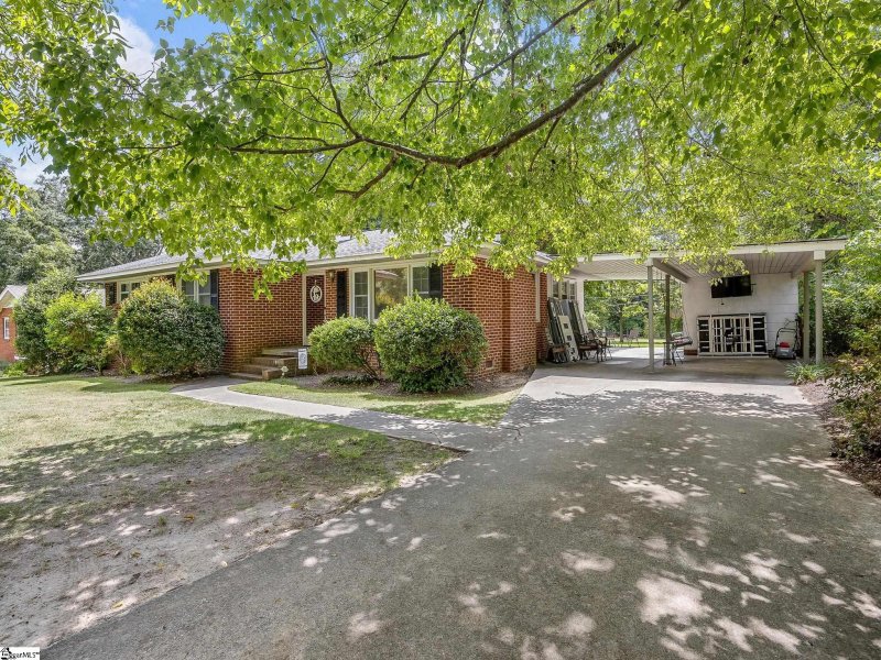 Property image 3 at 153 Continental Drive, Spartanburg, SC 29369