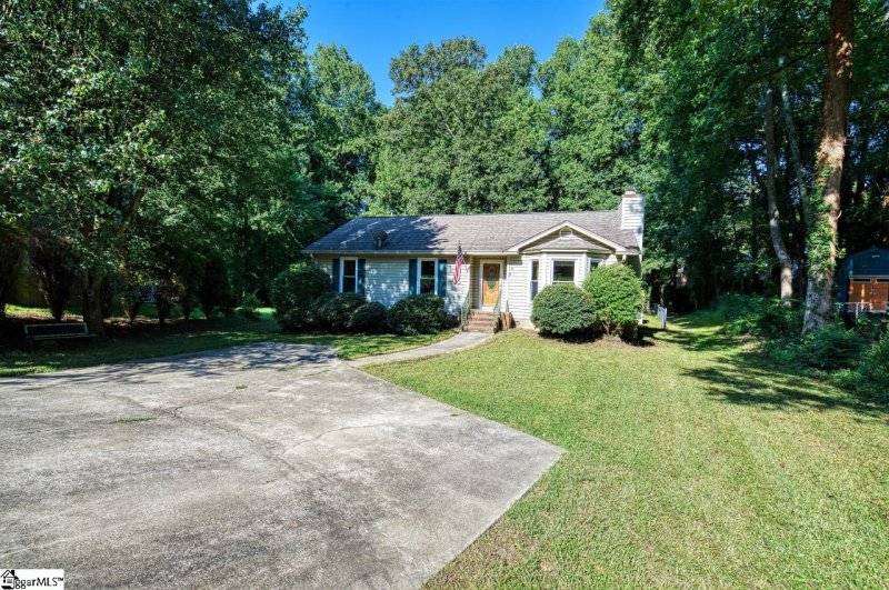 Property image 2 at 18 Venning Court, Greenville, SC 29609