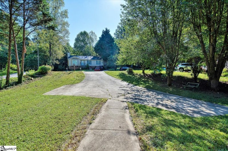 Property image 4 at 18 Venning Court, Greenville, SC 29609