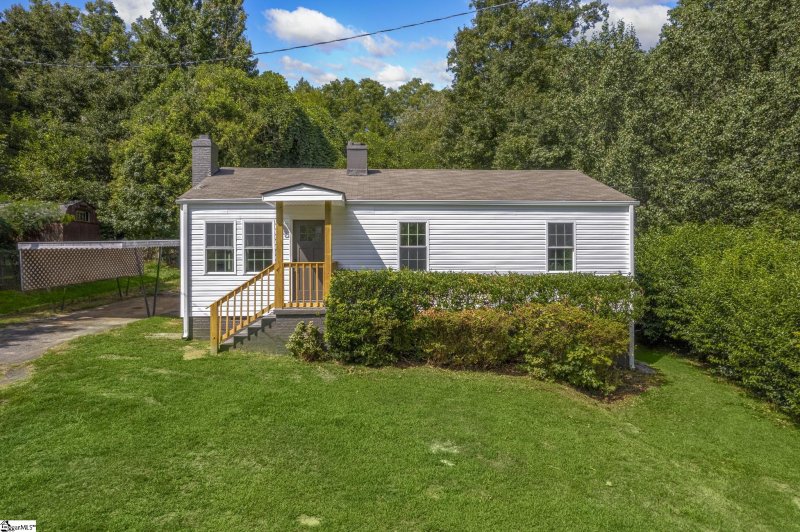 Property image 2 at 111 Piedmont Park Road, Greenville, SC 29609