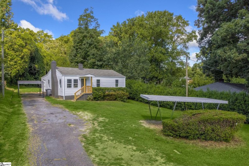 Property image 3 at 111 Piedmont Park Road, Greenville, SC 29609