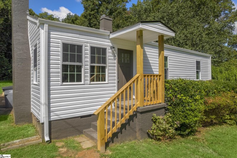 Property image 5 at 111 Piedmont Park Road, Greenville, SC 29609