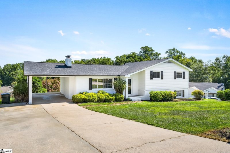 Property image 3 at 23 Northway Drive, Taylors, SC 29687