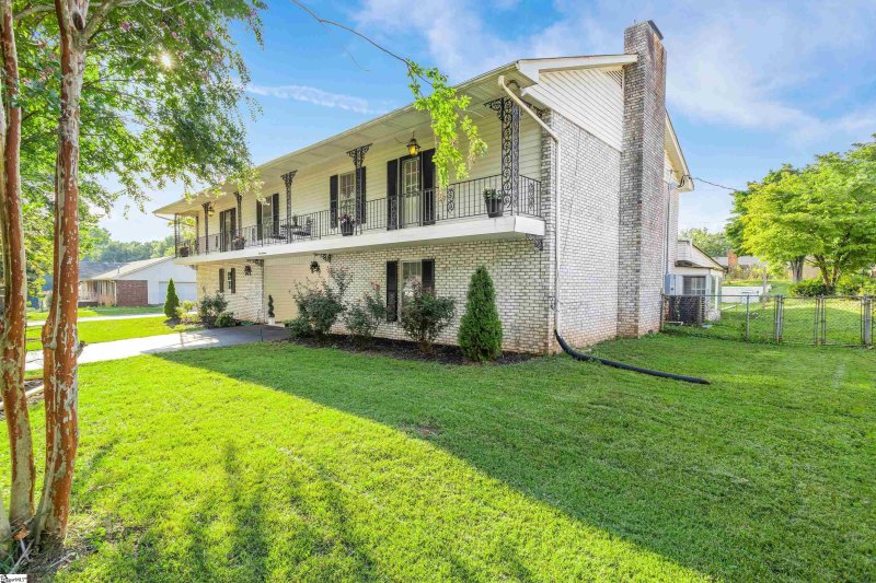 Property image 2 at 319 Shady Drive, Boiling Springs, SC 29316