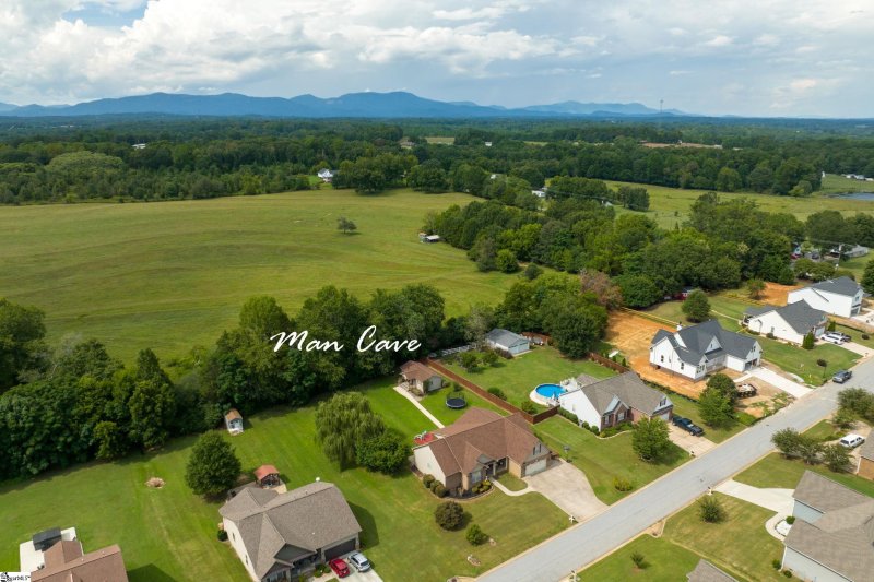 Property image 4 at 108 Fox Farm Way, Greer, SC 29651