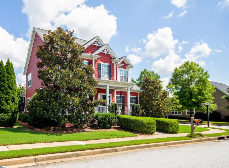 Property image 2 at 129 Farm Mill Circle, Simpsonville, SC 29681