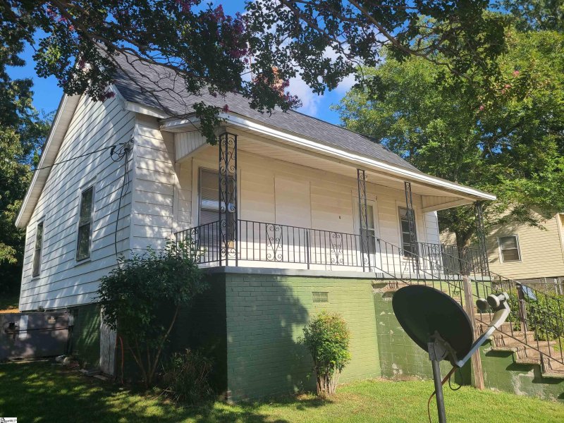 Property image 2 at 4 Hatch Street, Greenville, SC 29611-4730